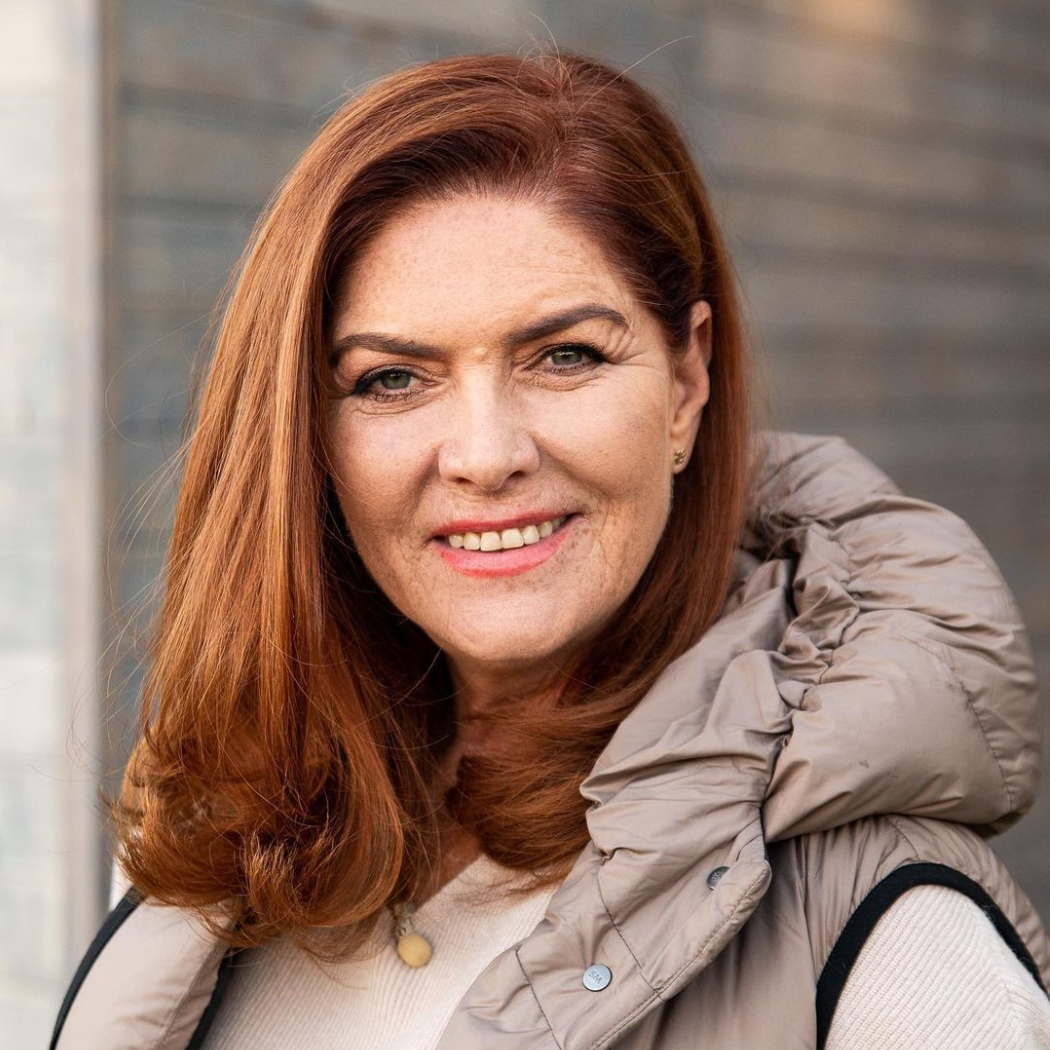 To koniec czarnych puchówek? 50-latki biorą przykład z Dowbor